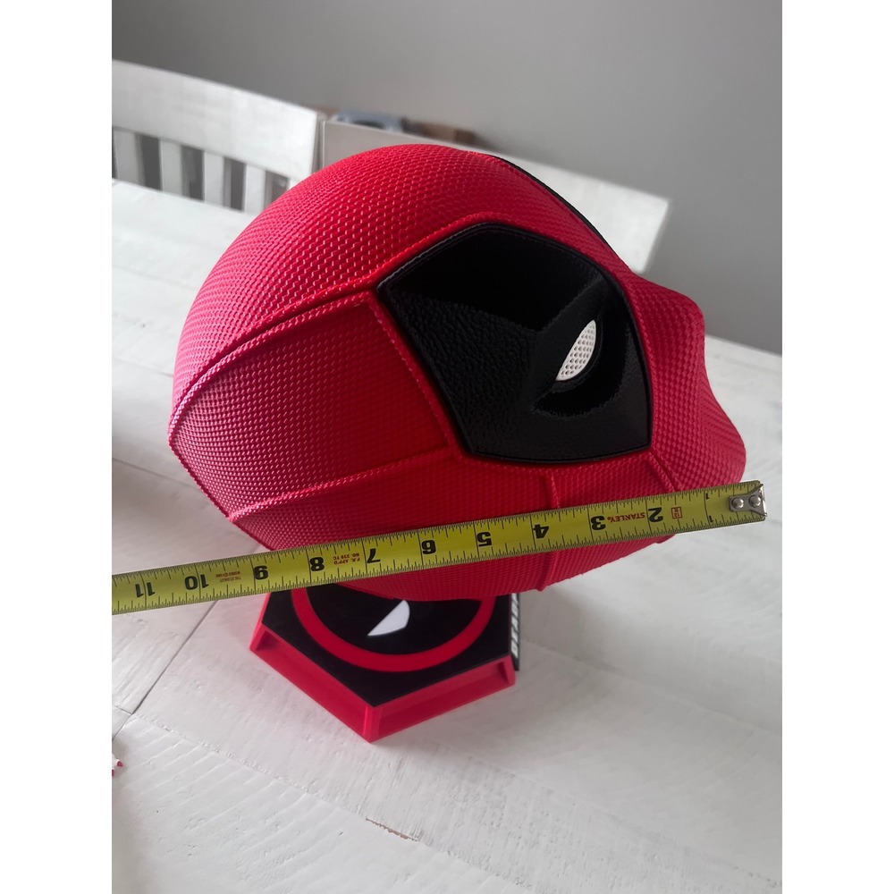 Marvel Deadpool Magnetic Cosplay Mask with Display Stand 3D printed - Picture 7 of 7